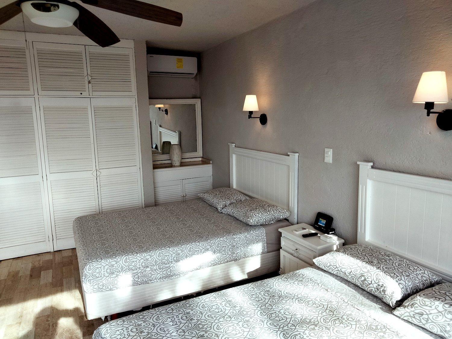 Brisas Sealight Apartment Канкун Стая снимка